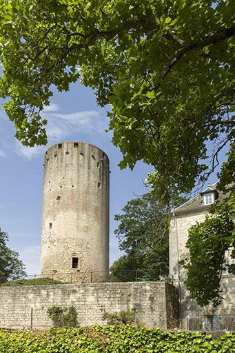 L'ancienne entrée du donjon vue depuis l'est. © Sonia Dourlot / Région Bourgogne-Franche-Comté, Inventaire du patrimoine - 2016