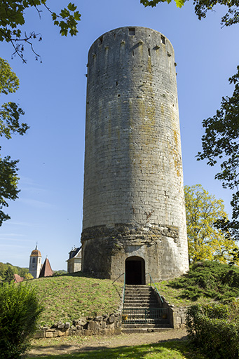 L'entrée actuelle du donjon. © Sonia Dourlot / Région Bourgogne-Franche-Comté, Inventaire du patrimoine - 2016