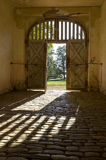  Le porche de la ferme depuis la cour. © Sonia Dourlot / Région Bourgogne-Franche-Comté, Inventaire du patrimoine - 2016
