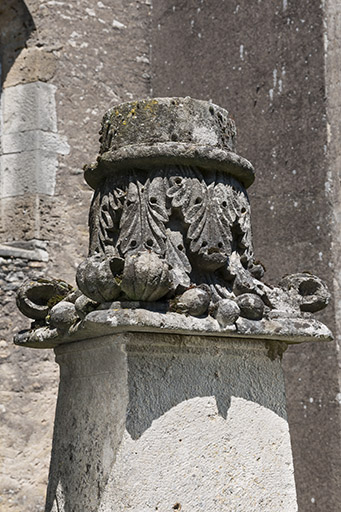Détail de l'une des tombes de l'ancien cimetière © Jérôme Mongreville / Région Bourgogne-Franche-Comté, Inventaire du patrimoine - 2016