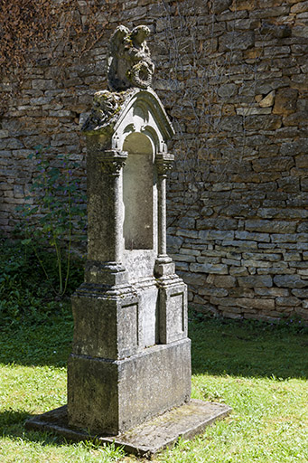 Tombe de l'ancien cimetière © Jérôme Mongreville / Région Bourgogne-Franche-Comté, Inventaire du patrimoine - 2016