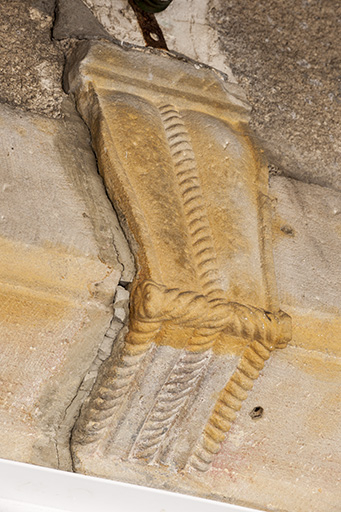 détail de la porte d'entrée, façade ouest. © Jérôme Mongreville / Région Bourgogne-Franche-Comté, Inventaire du patrimoine - 2016 détail de la porte d'entrée, façade ouest. © Jérôme Mongreville / Région Bourgogne-Franche-Comté, Inventaire du patrimoine - 2016