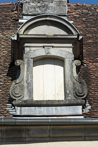 Détail d'une lucarne. © Sonia Dourlot / Région Bourgogne-Franche-Comté, Inventaire du patrimoine - 2016