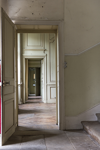 Rez-de-chaussée : vue sur les pièces en enfilade. © Sonia Dourlot / Région Bourgogne-Franche-Comté, Inventaire du patrimoine - 2016