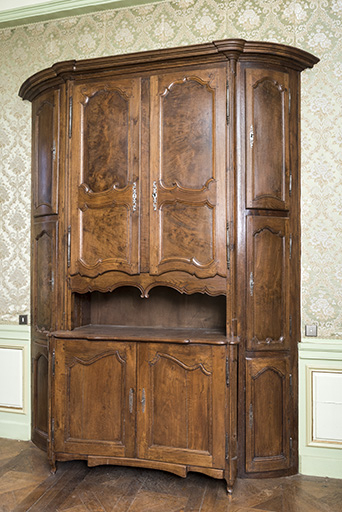 A l'étage : première pièce à droite depuis l'escalier. Armoire. © Sonia Dourlot / Région Bourgogne-Franche-Comté, Inventaire du patrimoine - 2016