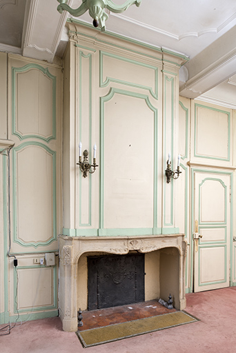 A l'étage : seconde pièce à gauche depuis l'escalier. (angle sud) © Sonia Dourlot / Région Bourgogne-Franche-Comté, Inventaire du patrimoine - 2016