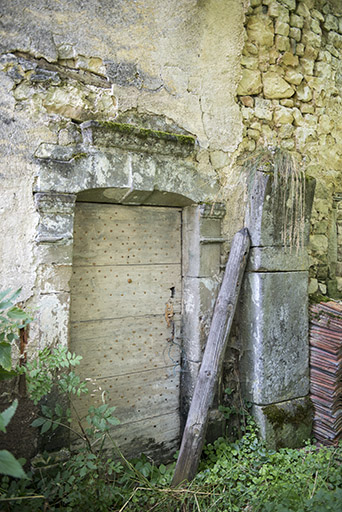 Maison à l'angle de la rue des Vosges et de la rue du moulin. Détail de la porte sur le pignon nord-est. © Sonia Dourlot / Région Bourgogne-Franche-Comté, Inventaire du patrimoine - 2016