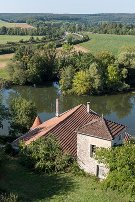 Vue des bâtiments de la basse-cour en bordure de Saône © Sonia Dourlot / Région Bourgogne-Franche-Comté, Inventaire du patrimoine - 2016 Vue des bâtiments de la basse-cour en bordure de Saône © Sonia Dourlot / Région Bourgogne-Franche-Comté, Inventaire du patrimoine - 2016