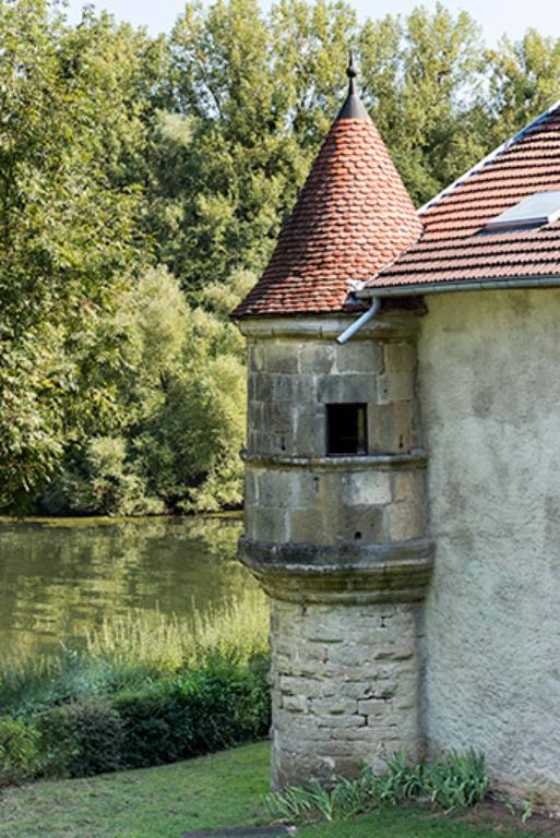L'échauguette de l'ancienne écurie © Sonia Dourlot / Région Bourgogne-Franche-Comté, Inventaire du patrimoine - 2016 L'échauguette de l'ancienne écurie © Sonia Dourlot / Région Bourgogne-Franche-Comté, Inventaire du patrimoine - 2016