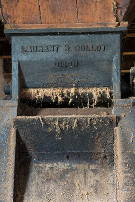 Détail du broyeur laurent et Collot © Sonia Dourlot / Région Bourgogne-Franche-Comté, Inventaire du patrimoine - 2016 Détail du broyeur laurent et Collot © Sonia Dourlot / Région Bourgogne-Franche-Comté, Inventaire du patrimoine - 2016
