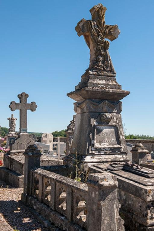 Tombes et décors funéraires du cimetière. © Jérôme Mongreville / Région Bourgogne-Franche-Comté, Inventaire du patrimoine - 2016