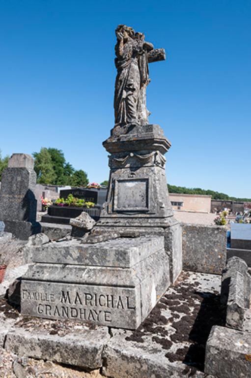Tombe et décor funéraire © Jérôme Mongreville / Région Bourgogne-Franche-Comté, Inventaire du patrimoine - 2016