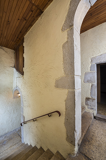 Escalier desservant le premier étage, le deuxième étage et le grenier © Jérôme Mongreville / Région Bourgogne-Franche-Comté, Inventaire du patrimoine - 2016