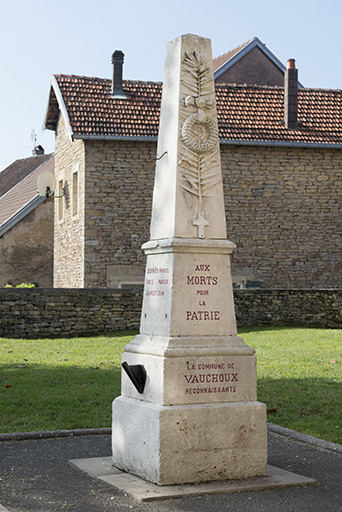 Le monument aux morts. © Jérôme Mongreville / Région Bourgogne-Franche-Comté, Inventaire du patrimoine - 2016 Le monument aux morts. © Jérôme Mongreville / Région Bourgogne-Franche-Comté, Inventaire du patrimoine - 2016