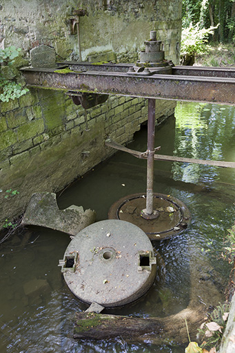 Ancienne turbine. © Sonia Dourlot / Région Bourgogne-Franche-Comté, Inventaire du patrimoine - 2016 Ancienne turbine. © Sonia Dourlot / Région Bourgogne-Franche-Comté, Inventaire du patrimoine - 2016