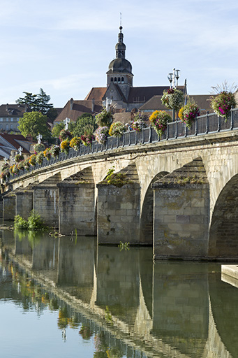 Détail des avant-bec des piles. © Sonia Dourlot / Région Bourgogne-Franche-Comté, Inventaire du patrimoine - 2016 Détail des avant-bec des piles. © Sonia Dourlot / Région Bourgogne-Franche-Comté, Inventaire du patrimoine - 2016