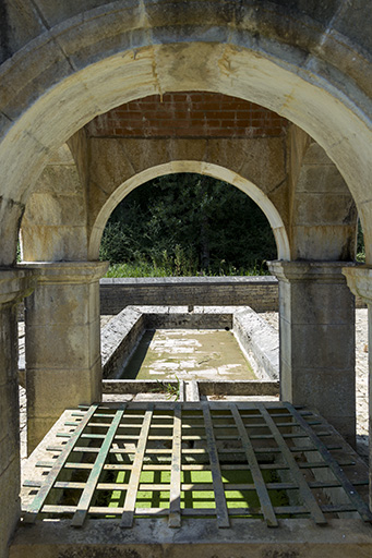 fontaine © Sonia Dourlot / Région Bourgogne-Franche-Comté, Inventaire du patrimoine - 2016 fontaine © Sonia Dourlot / Région Bourgogne-Franche-Comté, Inventaire du patrimoine - 2016