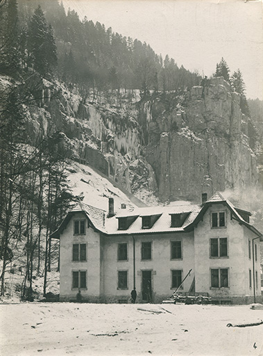 [Logement et travaux vers l'extrémité du tunnel côté centrale], [1907 ou 1908 ?]. © Laurent Poupard / Région Bourgogne-Franche-Comté, Inventaire du patrimoine - 2017