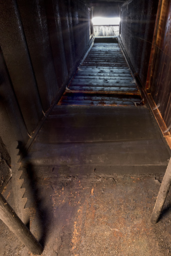 Grand tué : supports des perches et conduit. © Sonia Dourlot / Région Bourgogne-Franche-Comté, Inventaire du patrimoine - 2017 Grand tué : supports des perches et conduit. © Sonia Dourlot / Région Bourgogne-Franche-Comté, Inventaire du patrimoine - 2017