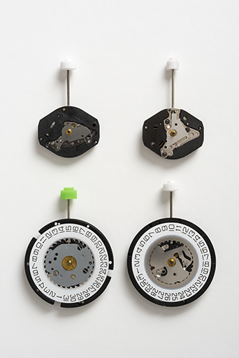 Vue d'ensemble des 4 mouvements : face côté cadran. De gauche à droite et de haut en bas : Isa 2326 et K 63, 317 et 2321. © Sonia Dourlot / Région Bourgogne-Franche-Comté, Inventaire du patrimoine - 2017