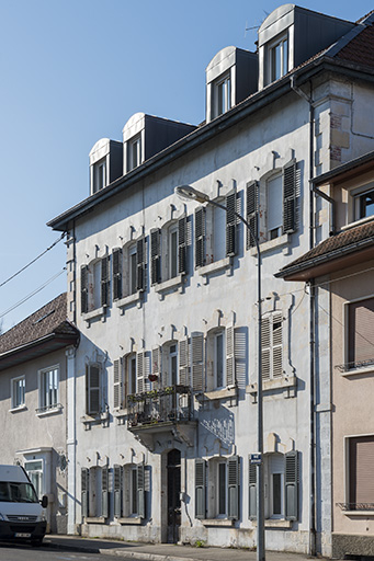 Logements et bureaux. Façade vue de trois quarts droite. © Jérôme Mongreville / Région Bourgogne-Franche-Comté, Inventaire du patrimoine - 2017