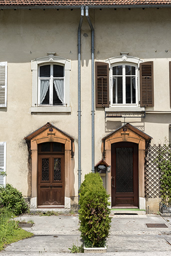 Maison, façade antérieure : travées centrales. © Sonia Dourlot / Région Bourgogne-Franche-Comté, Inventaire du patrimoine - 2017 Maison, façade antérieure : travées centrales. © Sonia Dourlot / Région Bourgogne-Franche-Comté, Inventaire du patrimoine - 2017
