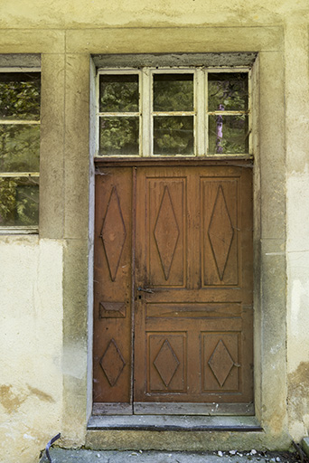 Usine, façade antérieure : porte. © Sonia Dourlot / Région Bourgogne-Franche-Comté, Inventaire du patrimoine - 2017
