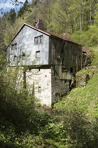 Ancien moulin : façades postérieure et latérale droite. © Sonia Dourlot / Région Bourgogne-Franche-Comté, Inventaire du patrimoine - 2017