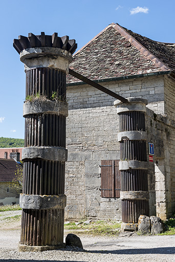 Détail des piliers. © Jérôme Mongreville / Région Bourgogne-Franche-Comté, Inventaire du patrimoine - 2017 Détail des piliers. © Jérôme Mongreville / Région Bourgogne-Franche-Comté, Inventaire du patrimoine - 2017