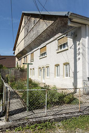 Façade postérieure, vue en enfilade. © Sonia Dourlot / Région Bourgogne-Franche-Comté, Inventaire du patrimoine - 2017