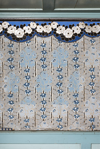 Chambre à l'étage : papier peint. © Sonia Dourlot / Région Bourgogne-Franche-Comté, Inventaire du patrimoine - 2017 Chambre à l'étage : papier peint. © Sonia Dourlot / Région Bourgogne-Franche-Comté, Inventaire du patrimoine - 2017