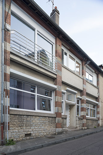 Façade antérieure vue de trois quarts gauche. © Jérôme Mongreville / Région Bourgogne-Franche-Comté, Inventaire du patrimoine - 2017 Façade antérieure vue de trois quarts gauche. © Jérôme Mongreville / Région Bourgogne-Franche-Comté, Inventaire du patrimoine - 2017