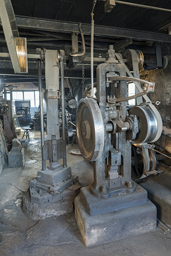 Martinet vertical (à droite) et mouton (à gauche) : face postérieure. © Sonia Dourlot / Région Bourgogne-Franche-Comté, Inventaire du patrimoine - 2017