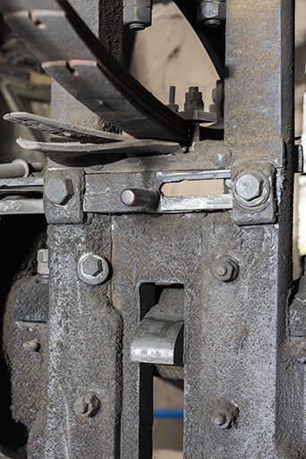 Martinet vertical : la came (avec, au-dessus, la poignée du système d'embrayage et le bas des ressorts). © Sonia Dourlot / Région Bourgogne-Franche-Comté, Inventaire du patrimoine - 2017