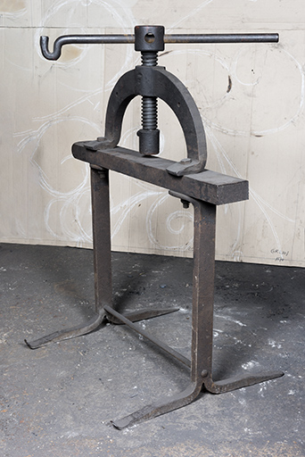 Presse à vis de fabrication artisanale. © Sonia Dourlot / Région Bourgogne-Franche-Comté, Inventaire du patrimoine - 2017