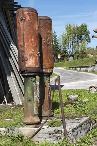 Pompes à carburant. © Sonia Dourlot / Région Bourgogne-Franche-Comté, Inventaire du patrimoine - 2017 Pompes à carburant. © Sonia Dourlot / Région Bourgogne-Franche-Comté, Inventaire du patrimoine - 2017