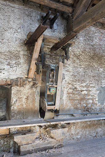 Atelier de fabrication : scie circulaire à balancier Guillet et Fils. © Sonia Dourlot / Région Bourgogne-Franche-Comté, Inventaire du patrimoine - 2017 Atelier de fabrication : scie circulaire à balancier Guillet et Fils. © Sonia Dourlot / Région Bourgogne-Franche-Comté, Inventaire du patrimoine - 2017