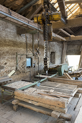 Atelier de fabrication : palan et déligneuse Esterer. © Sonia Dourlot / Région Bourgogne-Franche-Comté, Inventaire du patrimoine - 2017 Atelier de fabrication : palan et déligneuse Esterer. © Sonia Dourlot / Région Bourgogne-Franche-Comté, Inventaire du patrimoine - 2017