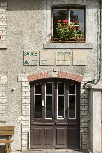 Atelier de fabrication : entrée. © Sonia Dourlot / Région Bourgogne-Franche-Comté, Inventaire du patrimoine - 2017 Atelier de fabrication : entrée. © Sonia Dourlot / Région Bourgogne-Franche-Comté, Inventaire du patrimoine - 2017
