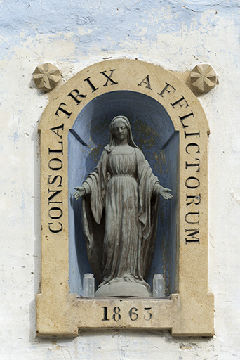Logement : niche datée 1863 et statuette de la Vierge, en façade. © Sonia Dourlot / Région Bourgogne-Franche-Comté, Inventaire du patrimoine - 2017 Logement : niche datée 1863 et statuette de la Vierge, en façade. © Sonia Dourlot / Région Bourgogne-Franche-Comté, Inventaire du patrimoine - 2017