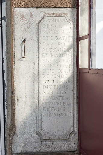 Pierre de fondation, 1 rue des Vergers. © Sonia Dourlot / Région Bourgogne-Franche-Comté, Inventaire du patrimoine - 2017