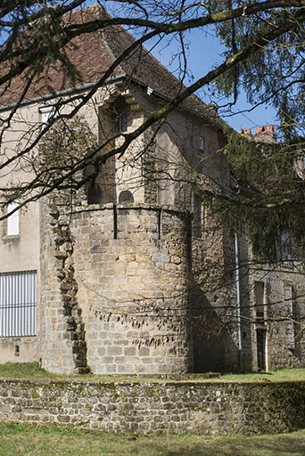 Tour "médiévale" subsistante. © Jérôme Mongreville / Région Bourgogne-Franche-Comté, Inventaire du patrimoine - 2017 Tour "médiévale" subsistante. © Jérôme Mongreville / Région Bourgogne-Franche-Comté, Inventaire du patrimoine - 2017
