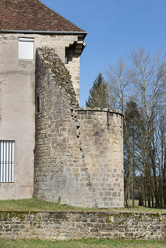 La tour du château. © Jérôme Mongreville / Région Bourgogne-Franche-Comté, Inventaire du patrimoine - 2017 La tour du château. © Jérôme Mongreville / Région Bourgogne-Franche-Comté, Inventaire du patrimoine - 2017