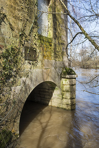 Canal de fuite du moulin. © Jérôme Mongreville / Région Bourgogne-Franche-Comté, Inventaire du patrimoine - 2017 Canal de fuite du moulin. © Jérôme Mongreville / Région Bourgogne-Franche-Comté, Inventaire du patrimoine - 2017