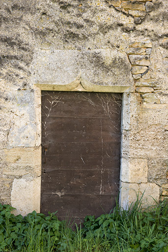Porte de la grange. © Jérôme Mongreville / Région Bourgogne-Franche-Comté, Inventaire du patrimoine - 2017 Porte de la grange. © Jérôme Mongreville / Région Bourgogne-Franche-Comté, Inventaire du patrimoine - 2017