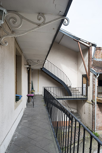 Escalier à cage ouverte, façade postérieure. © Jérôme Mongreville / Région Bourgogne-Franche-Comté, Inventaire du patrimoine - 2017