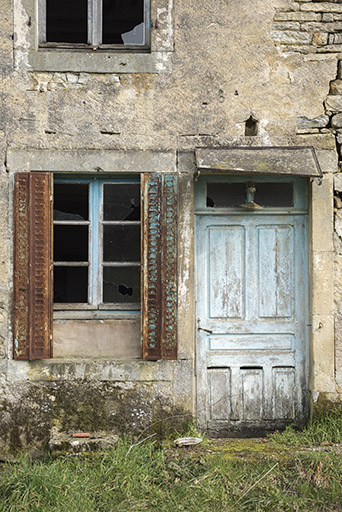 Détail de baies de la ferme située grande rue. © Sonia Dourlot / Région Bourgogne-Franche-Comté, Inventaire du patrimoine - 2017