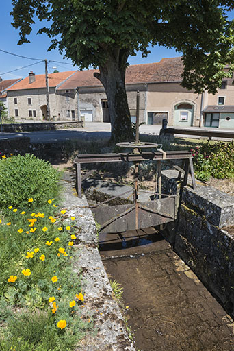 Vanne située à l’extrémité sud du village.  © Jérôme Mongreville / Région Bourgogne-Franche-Comté, Inventaire du patrimoine - 2017 Vanne située à l’extrémité sud du village.  © Jérôme Mongreville / Région Bourgogne-Franche-Comté, Inventaire du patrimoine - 2017