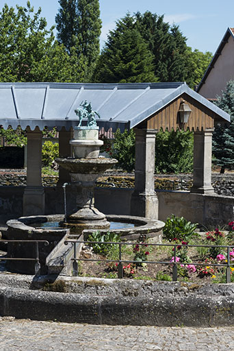 fontaine © Jérôme Mongreville / Région Bourgogne-Franche-Comté, Inventaire du patrimoine - 2017 fontaine © Jérôme Mongreville / Région Bourgogne-Franche-Comté, Inventaire du patrimoine - 2017