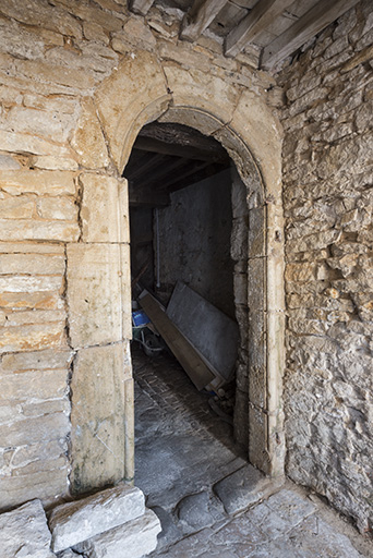 Porte d'accès à la grange, rez-de-chaussée. © Jérôme Mongreville / Région Bourgogne-Franche-Comté, Inventaire du patrimoine - 2017